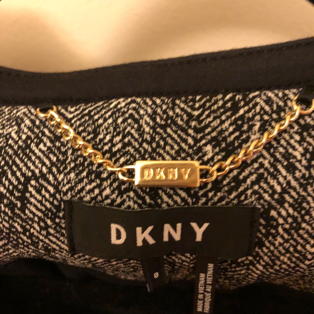 Dkny blazer size 8 new! Approx size m I guess